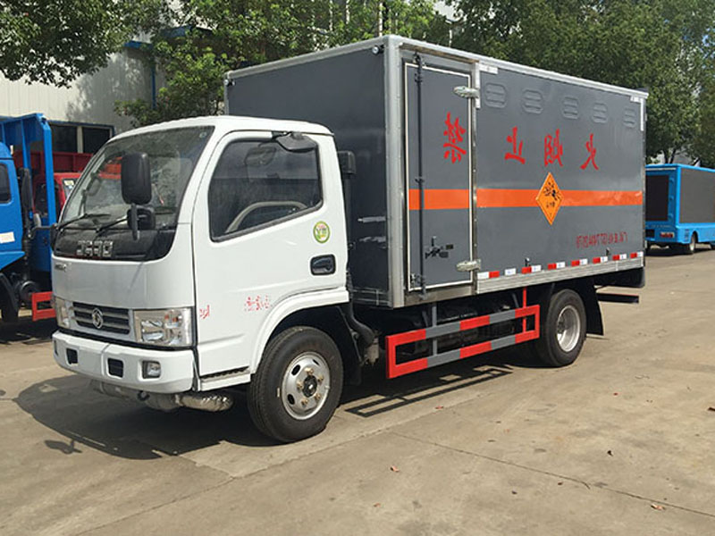 東風(fēng)4.1m(3.4噸)爆破器材車
